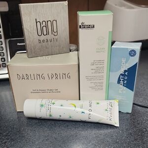 $$ WANT GONE!!!! $$ MAKE AN OFFER!!! BUNDLE SKINCARE SALT/PEPPER SHAKER